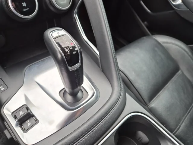 Used 2020  Jaguar Base image 18