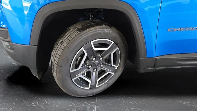 New 2026 Hydro Blue Pearl-Coat Exterior Paint Jeep Limited image 37