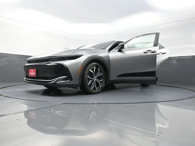 Used 2023  Toyota XLE image 39