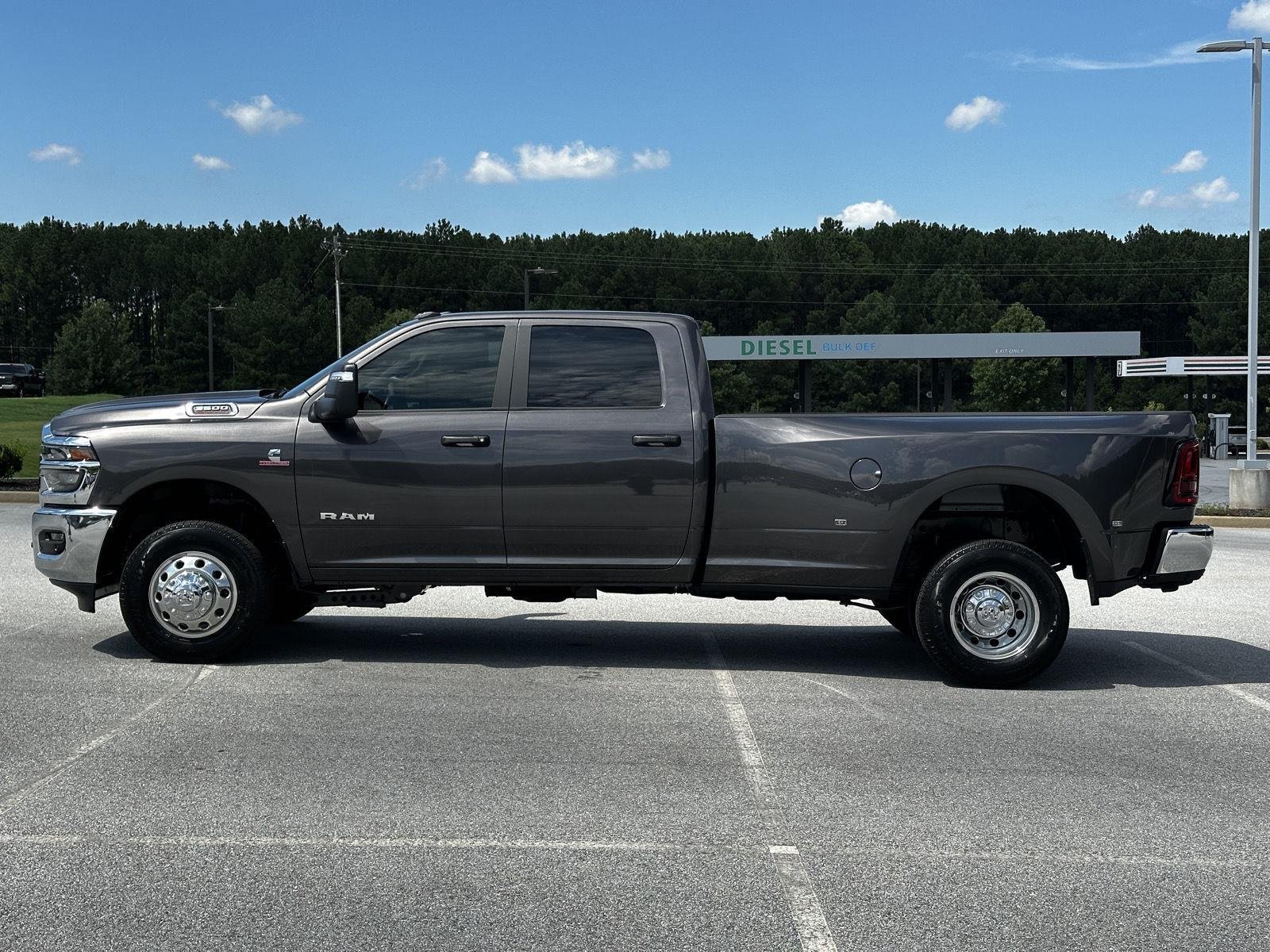 New 2026 Granite Crystal Metallic Clear-Coat Exterior Paint RAM Big Horn image 5