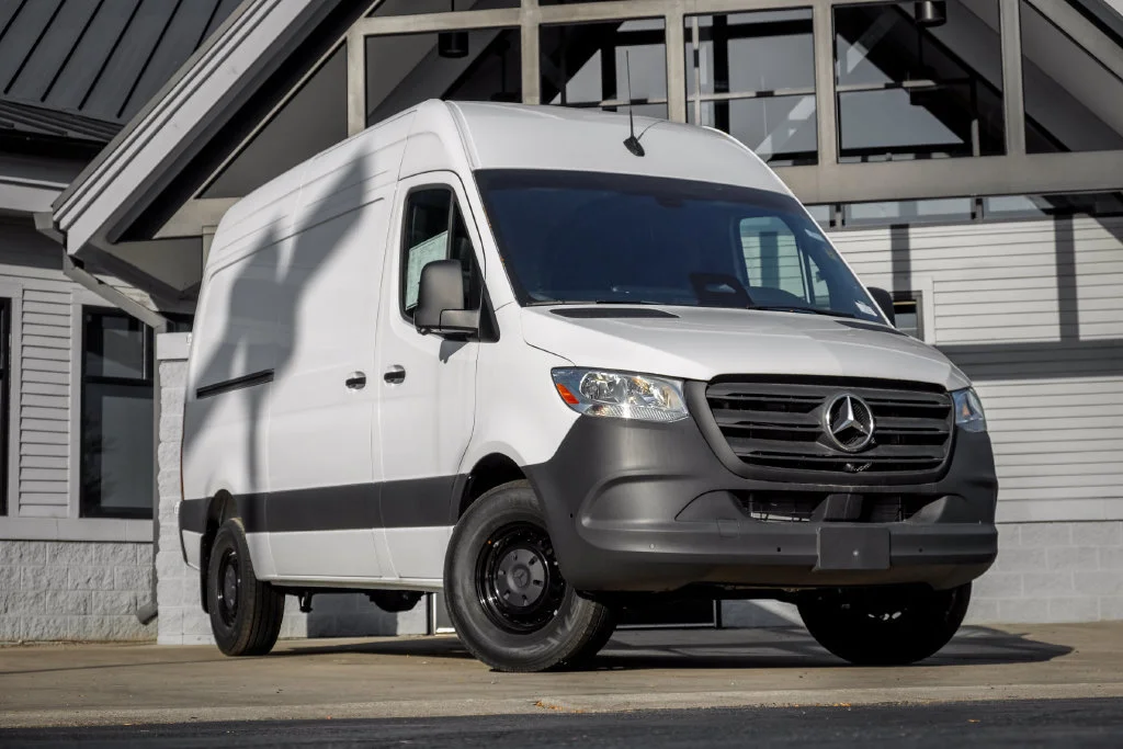New 2026 Arctic+White Mercedes-Benz Cargo 144 WB image 31