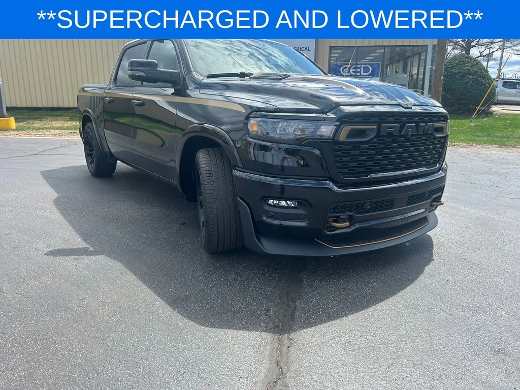 New 2026 Diamond Black Crystal Pearl-Coat Exterior Paint RAM  Big Horn/Lone Star image 4