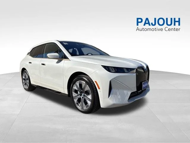 Used 2026 White BMW xDrive45 image 1