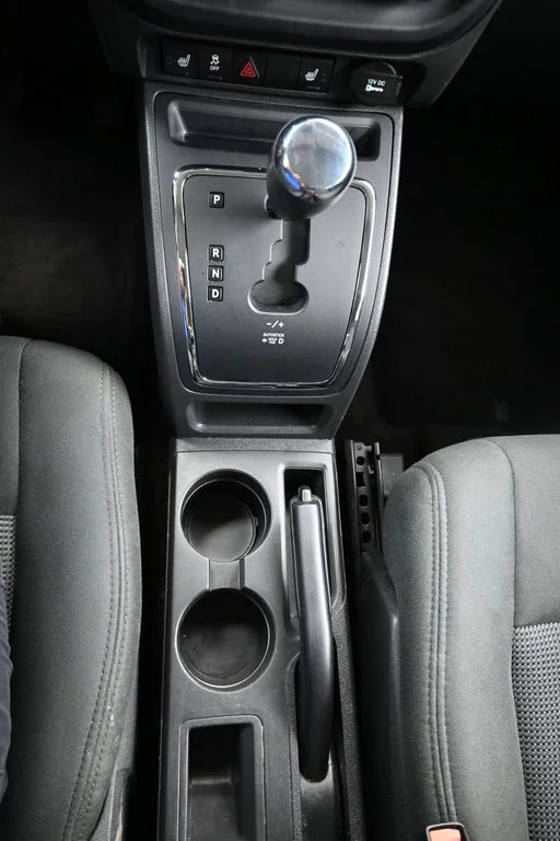 Used 2015 Bright White Clearcoat Jeep Latitude image 13