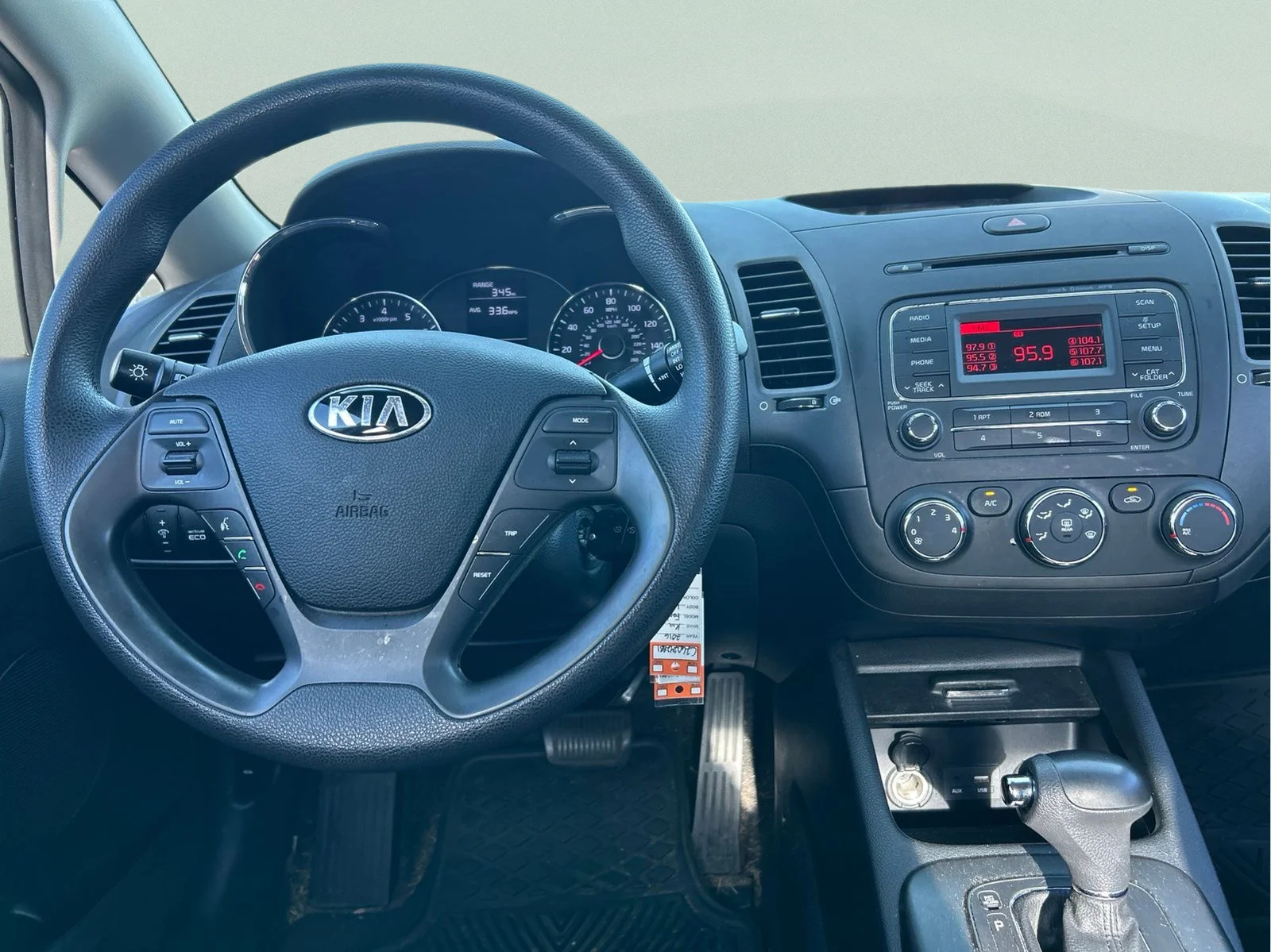 Used 2016 Clear White Kia LX image 22