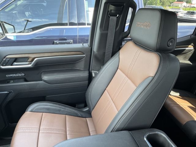 Used 2025 Black Chevrolet High Country image 25