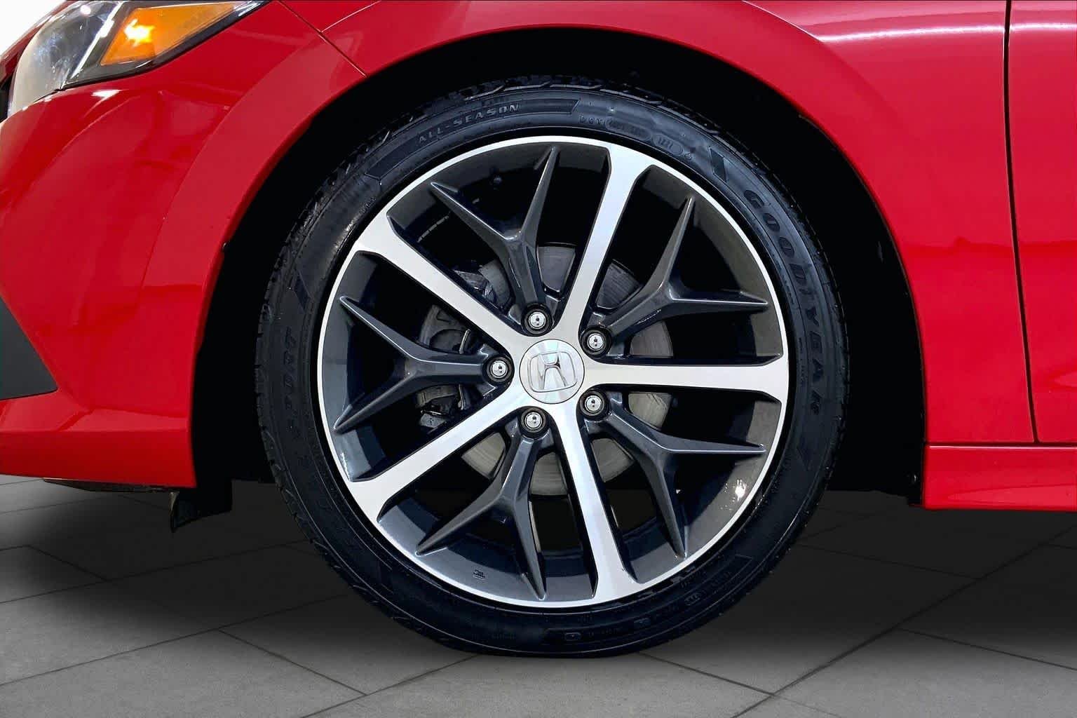 Used 2022 Rallye Red Honda Touring image 10