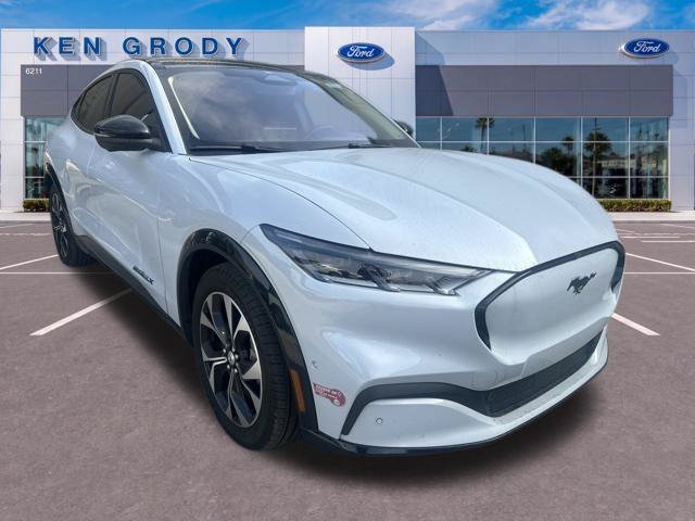 Used 2023 White Ford Premium image 1