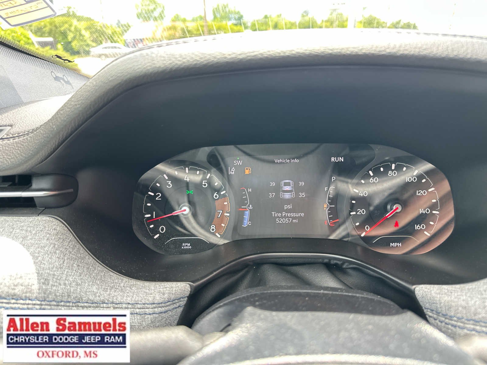 Used 2024 Sting-Gray Clearcoat Jeep Latitude image 22