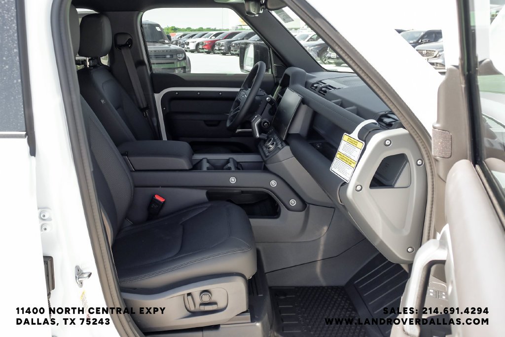 New 2026 Fuji White Land Rover X-Dynamic SE image 34