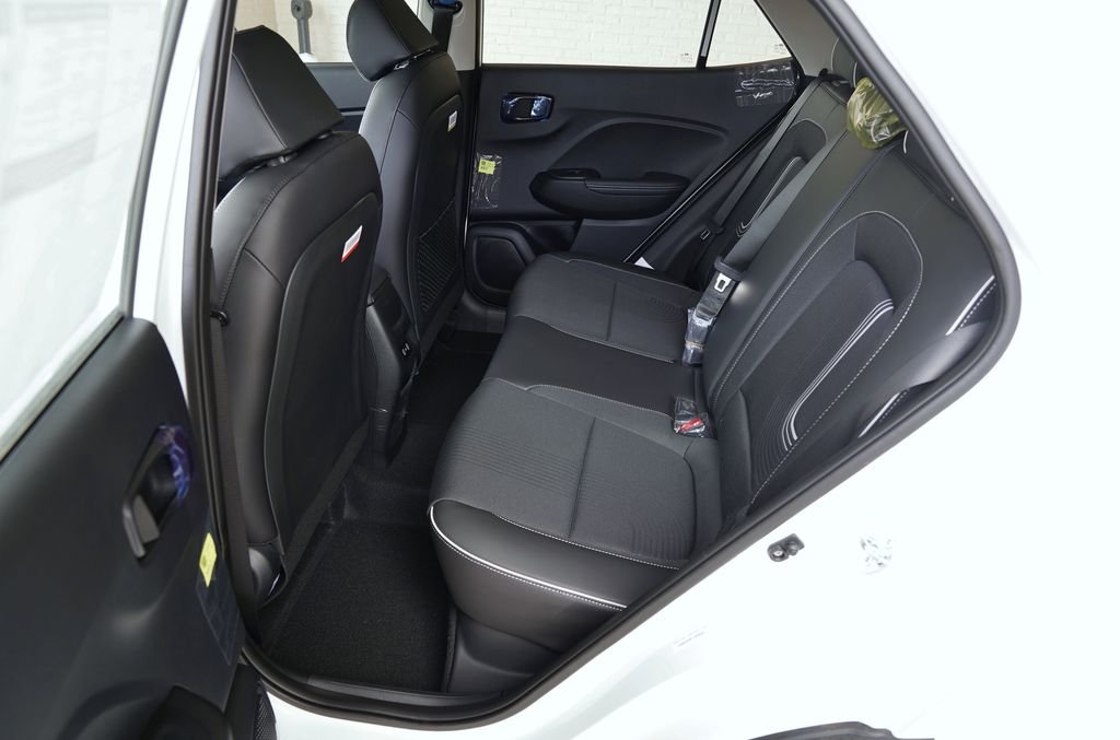 New 2026 Lunar White w/Black Roof Hyundai SEL image 37