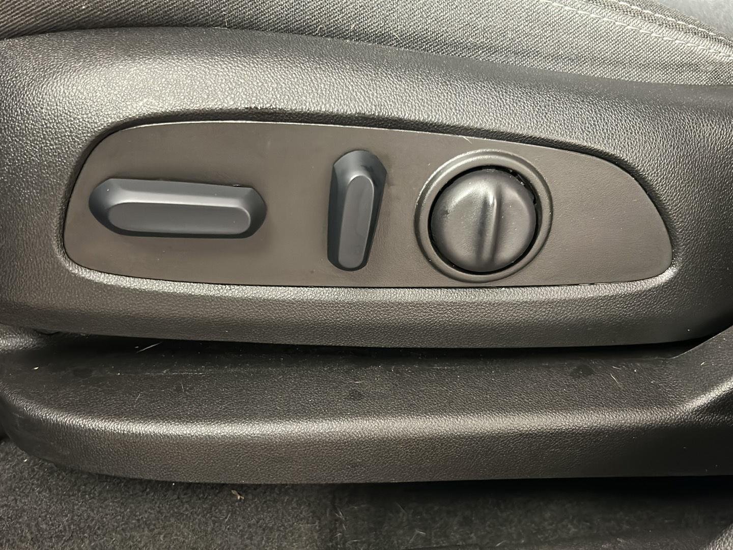 Used 2023 Sterling Metallic GMC SLE image 22