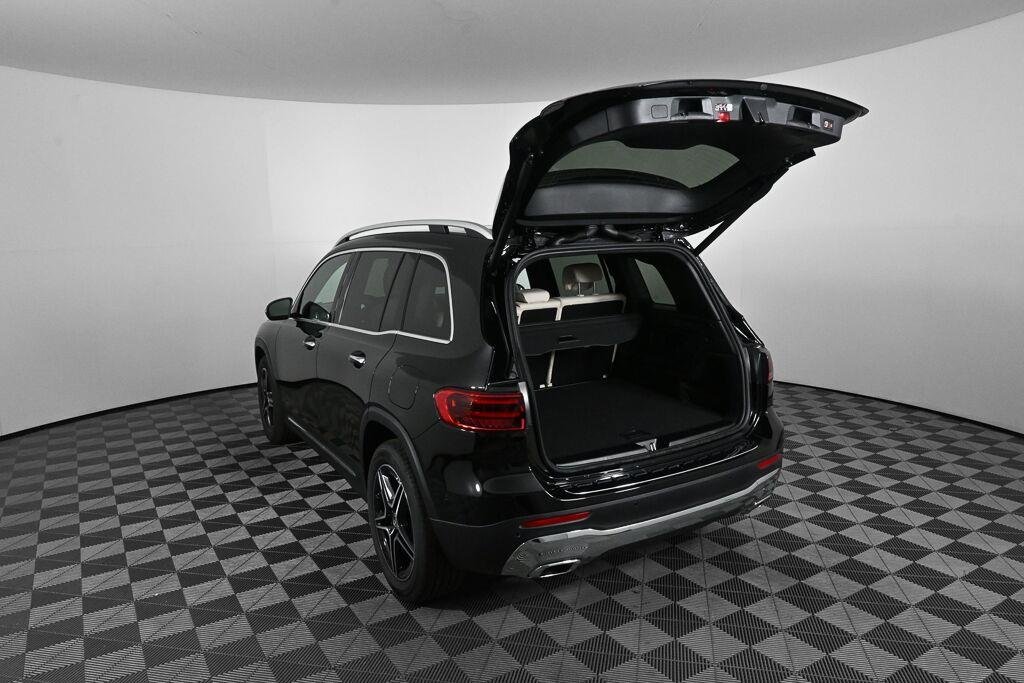 Used 2026 Night Black Mercedes-Benz GLB 250 image 32
