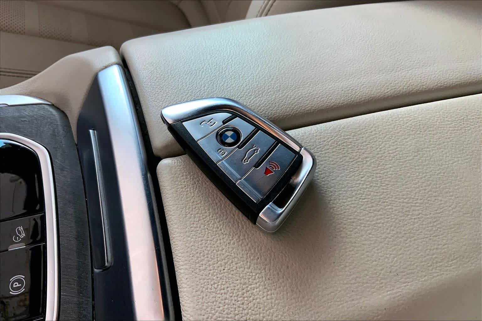 Used 2020 Phytonic Blue Metallic BMW xDrive40i image 15