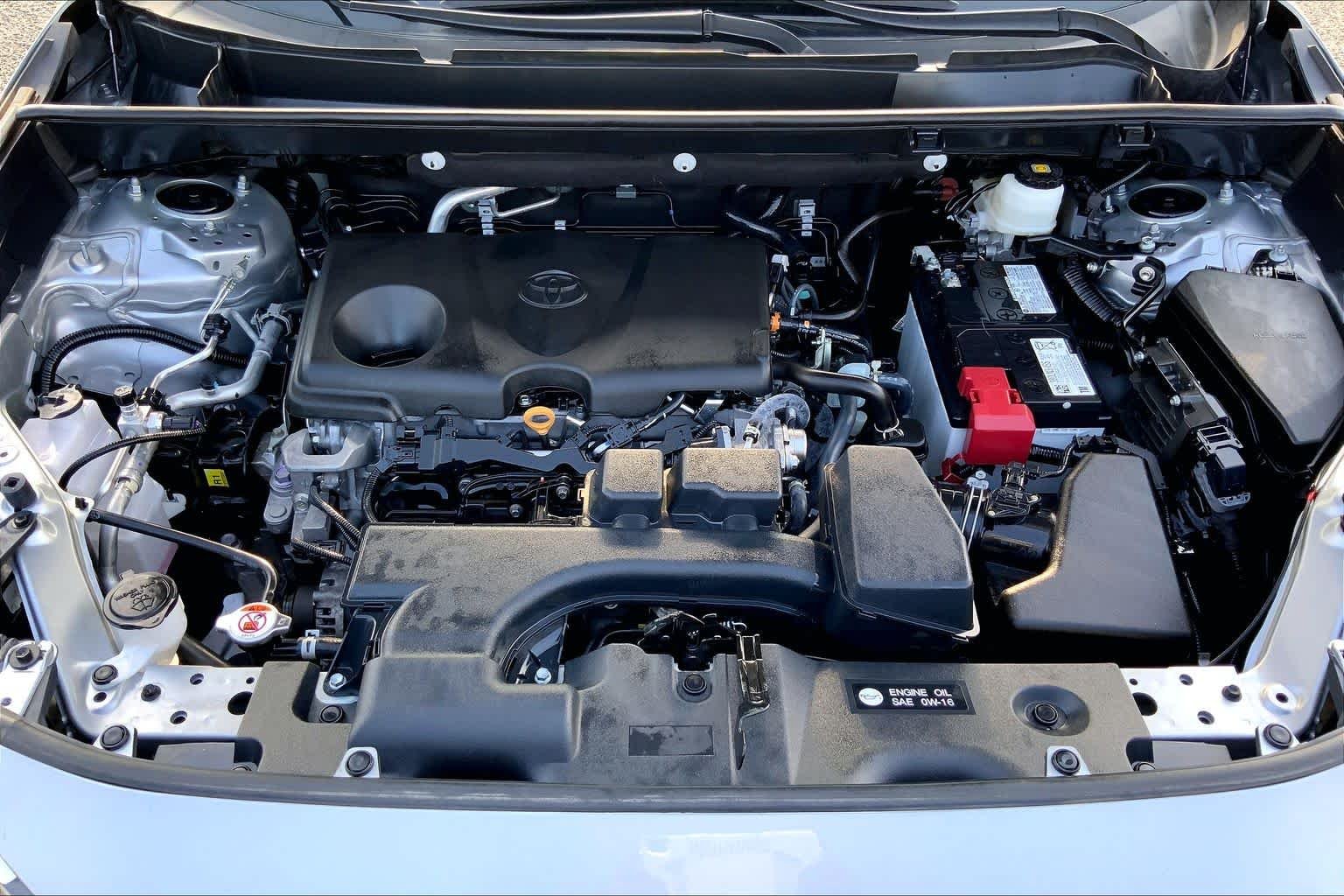 Used 2025 Silver Sky Metallic Toyota XLE image 31
