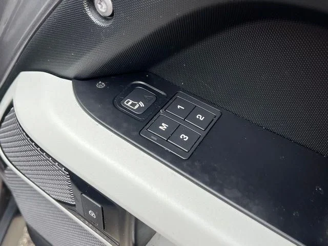 Used 2022 Gray Land Rover X-Dynamic SE image 24
