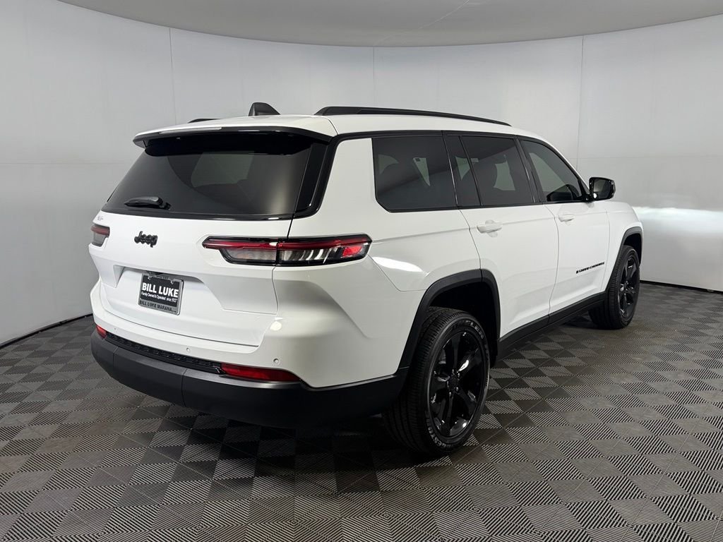 Used 2025 White Jeep Altitude image 7