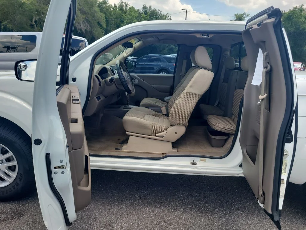 Used 2017 White Nissan SV image 9