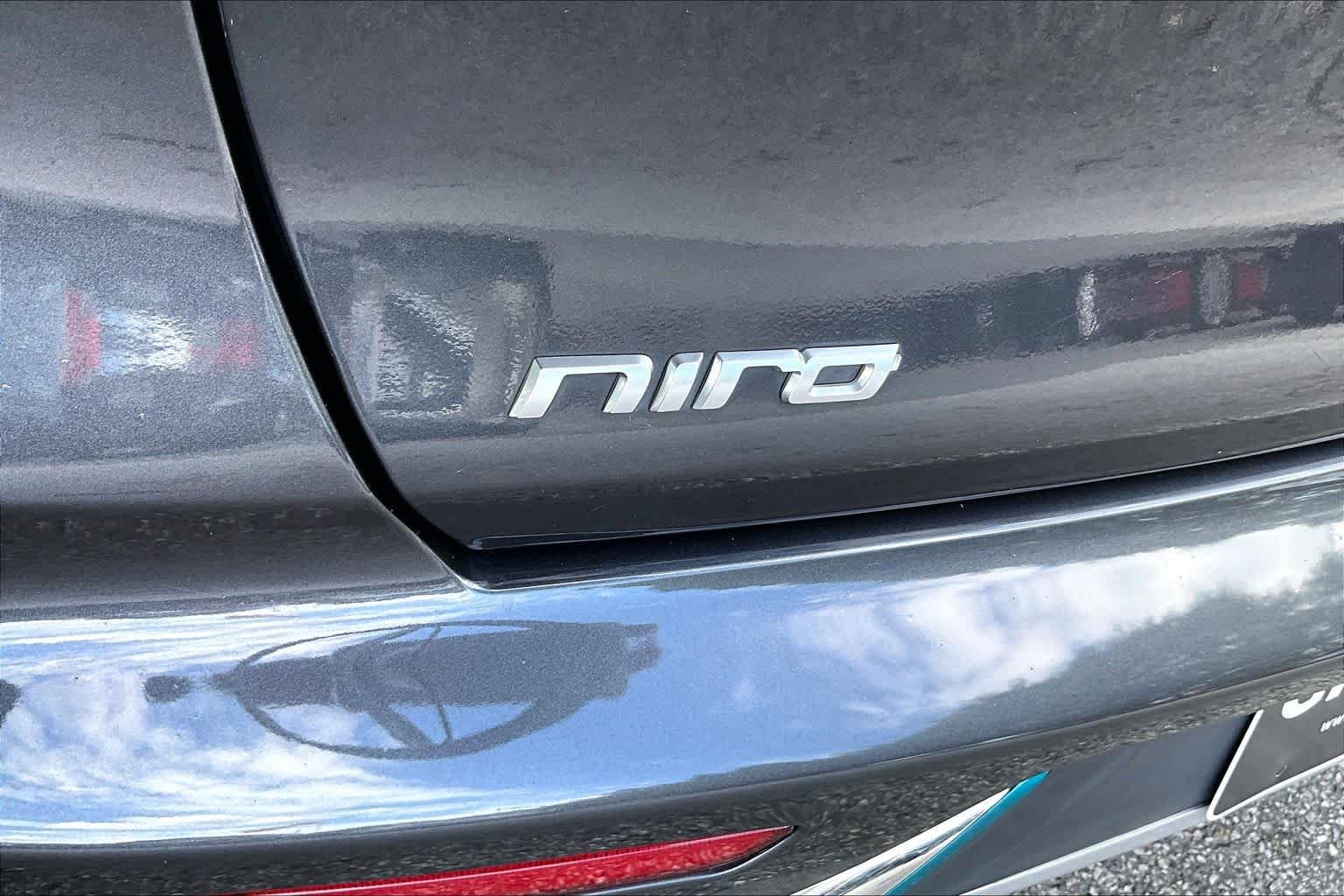 Used 2019 Platinum Graphite Kia EX image 30