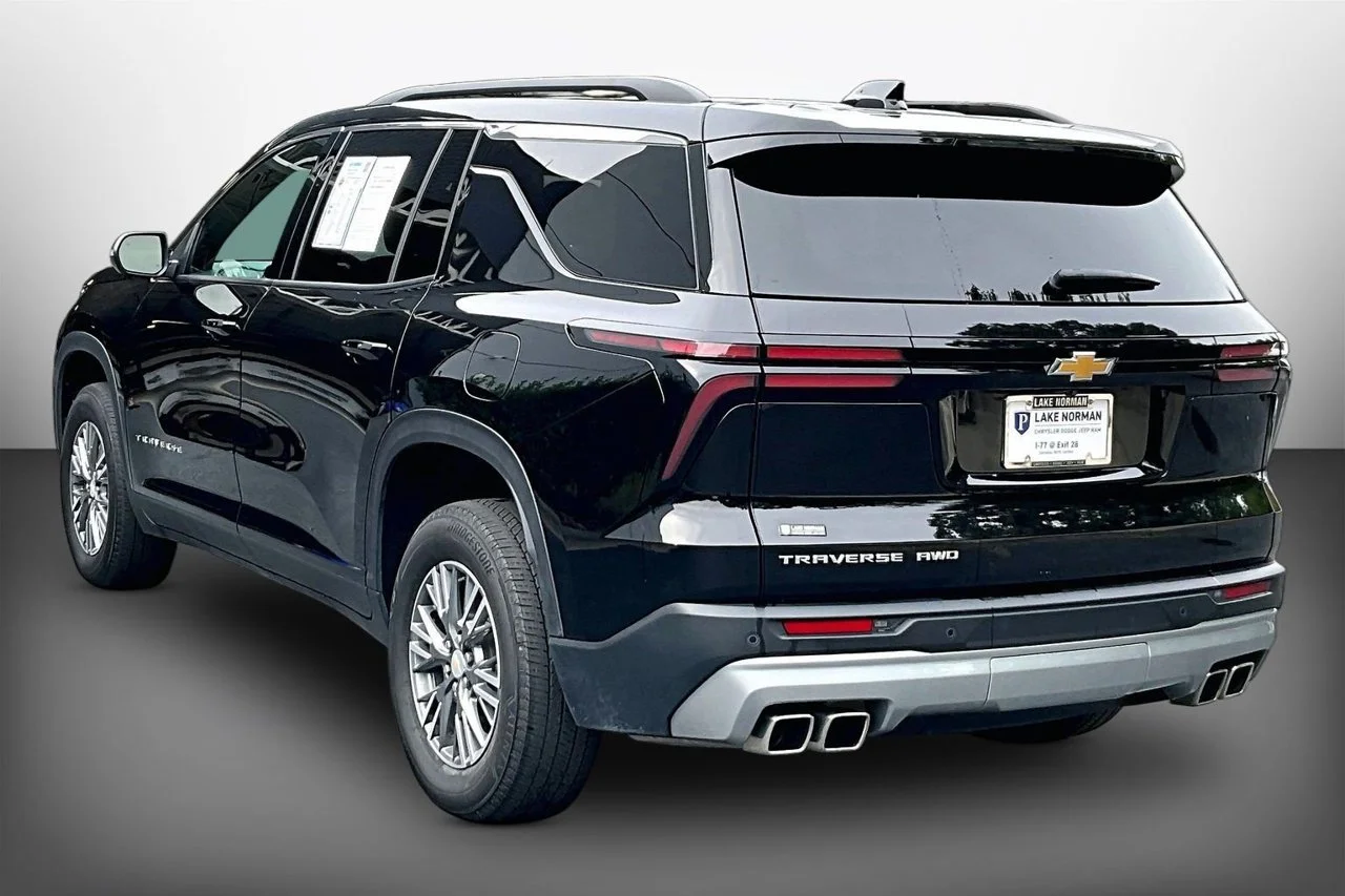 Used 2025 Black Chevrolet LT image 6