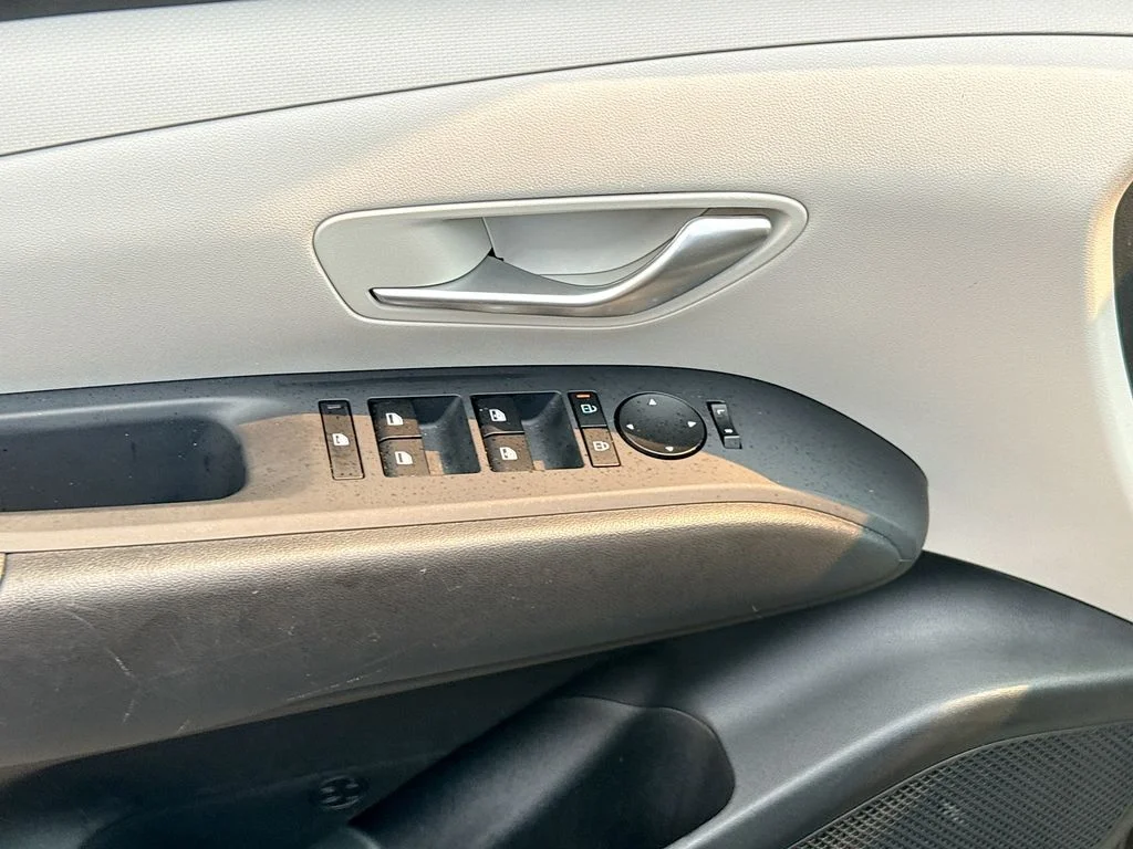 Used 2025 Black Hyundai SEL image 19