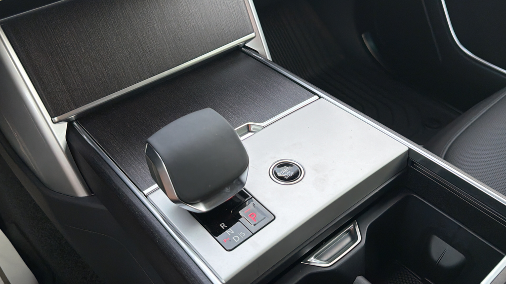 New 2026 Santorini Black Land Rover SE image 21