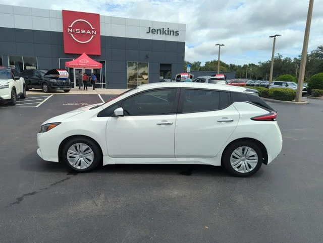Used 2023 White Nissan S image 11
