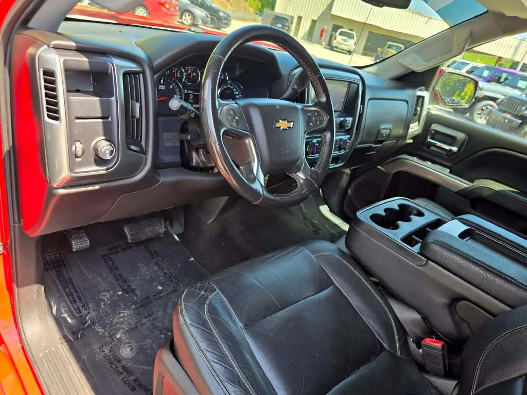 Used 2018 Red Chevrolet LT image 25