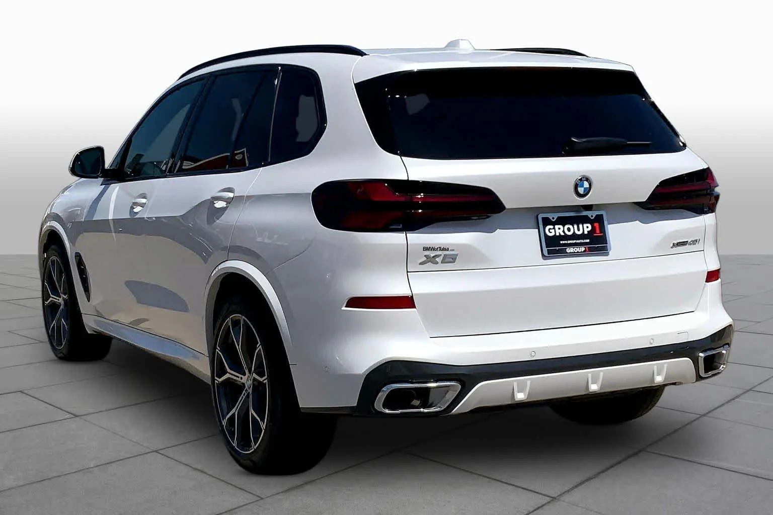 New 2026 Mineral White Metallic BMW xDrive40i image 11