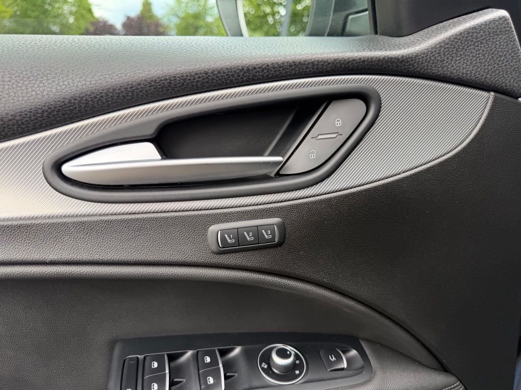 Used 2018 Vulcano Black Metallic Alfa Romeo Base image 13