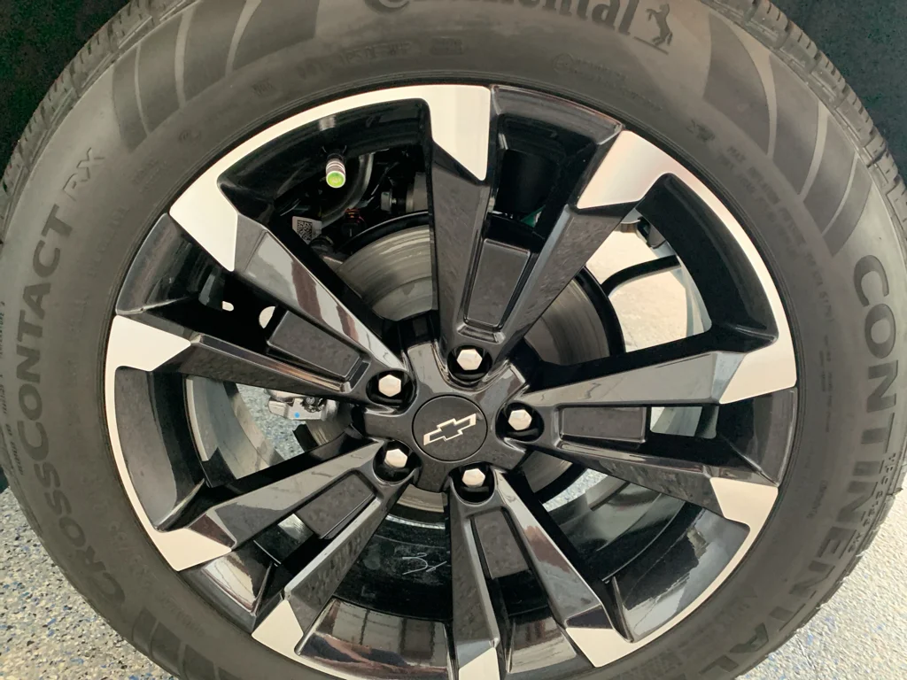 New 2027 Mosaic Black Metallic Chevrolet RS image 32