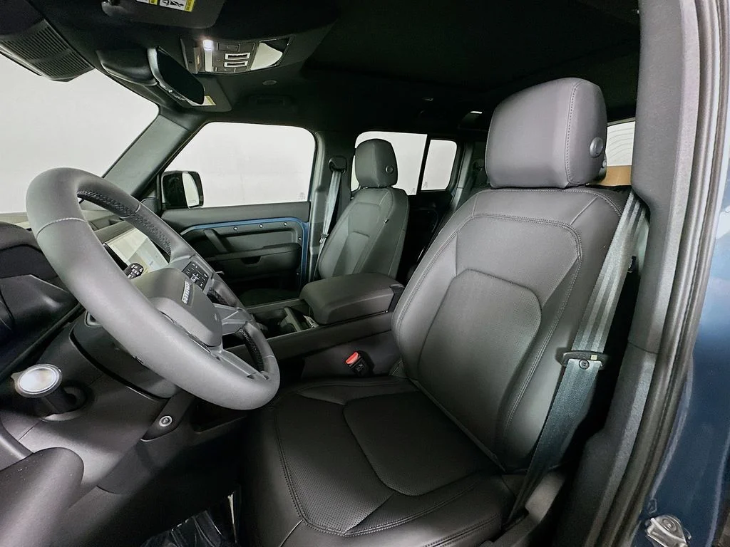 New 2026 Tasman Blue Metallic Land Rover S image 11