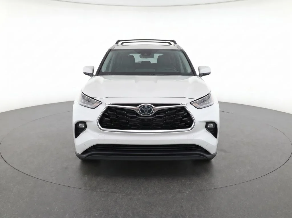 Used 2023 Off-white Toyota Limited image 5