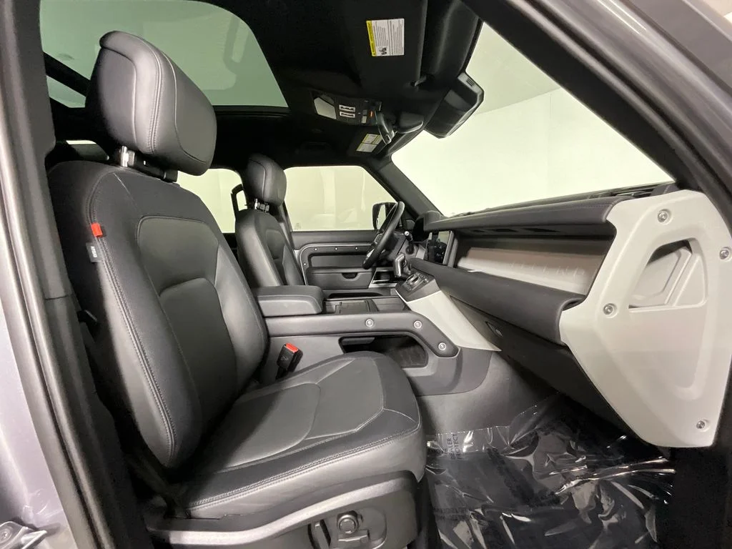 Used 2024 Gray Land Rover X-Dynamic SE image 20