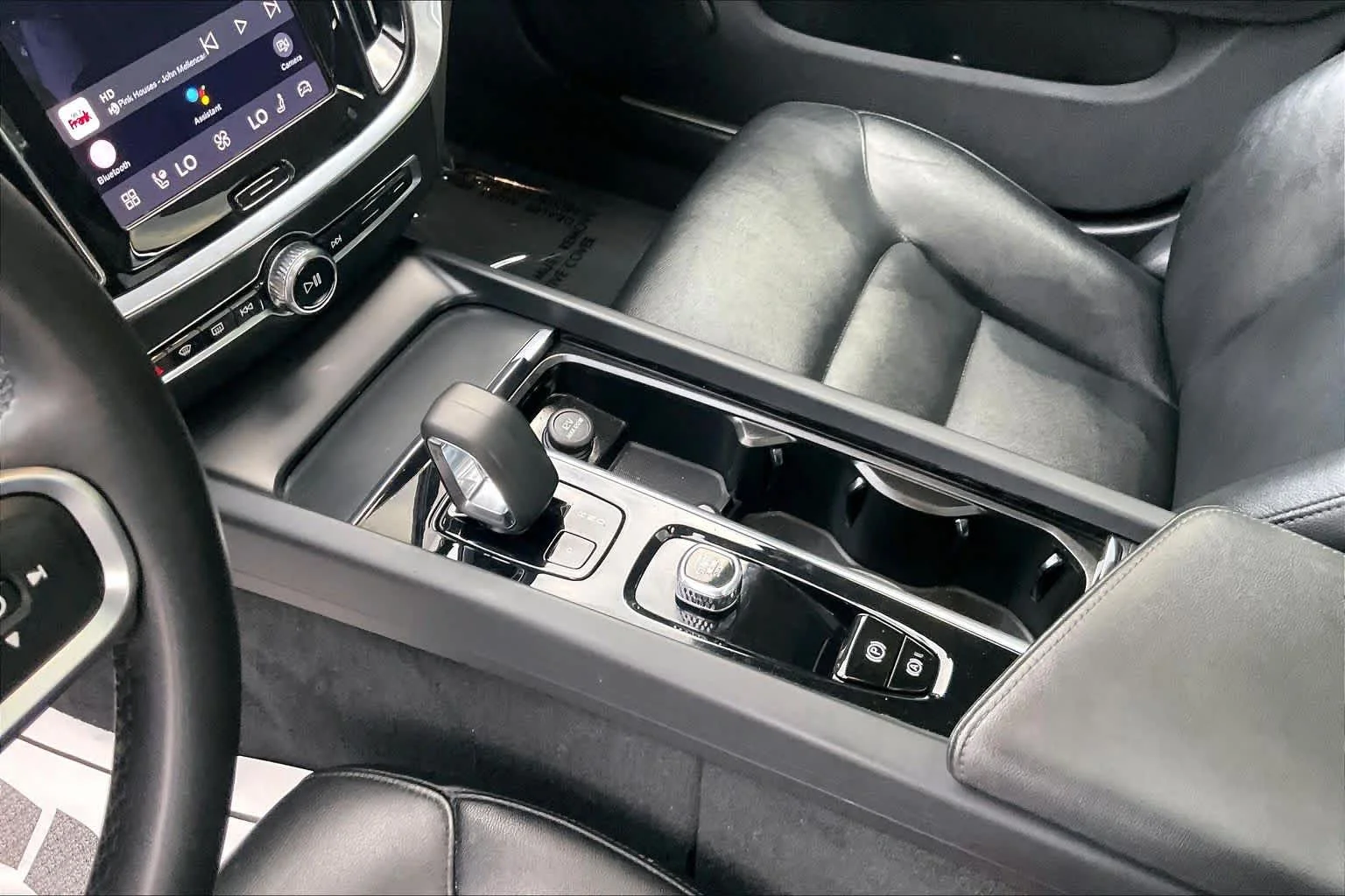 Used 2024  Volvo Core Dark Theme image 16
