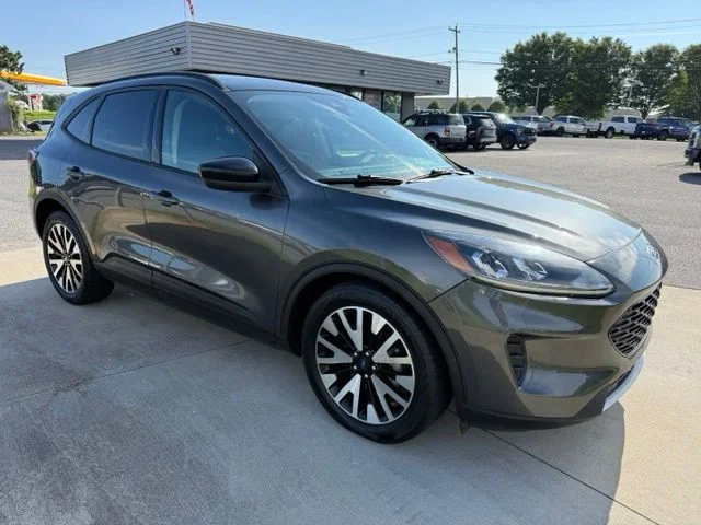 Used 2020 Gray Ford SE Sport image 3