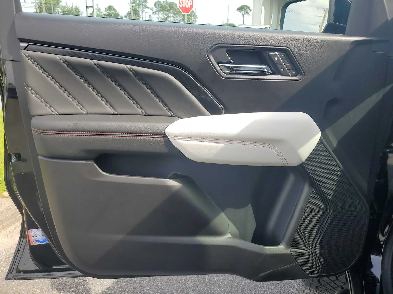 New 2026 Onyx Black GMC AT4X image 23