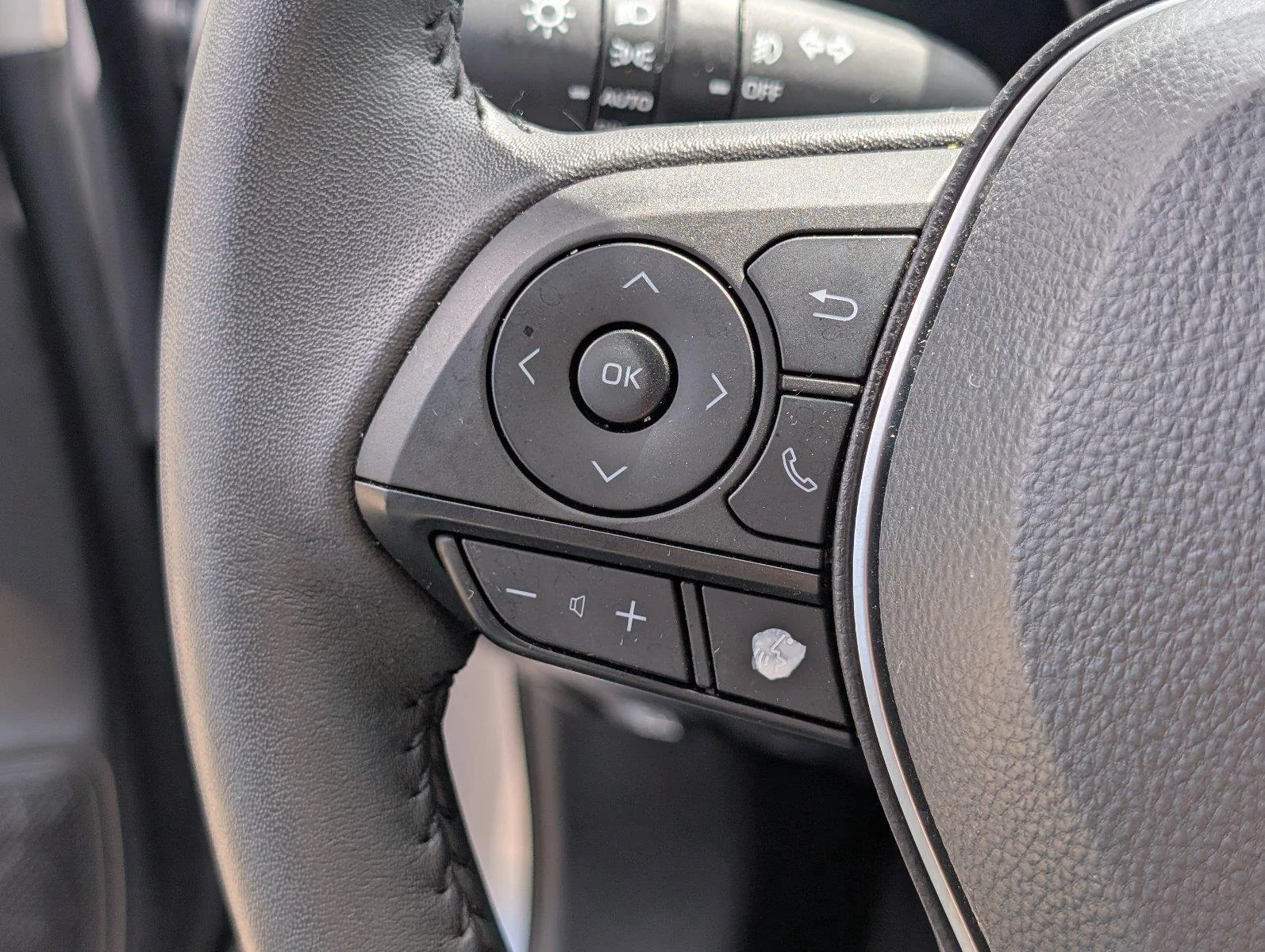 Used 2024 Silver Sky Metallic Toyota XLE Premium image 29