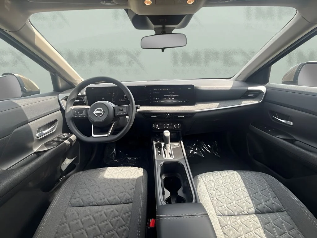 Used 2025 Brown Nissan SV image 8
