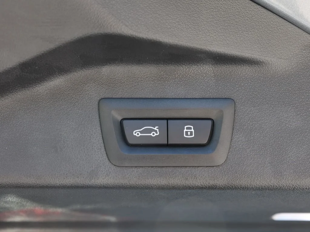 Used 2025 Gray BMW xDrive40i image 11
