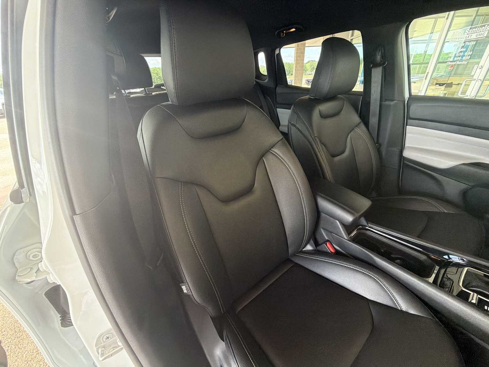 Used 2025 Bright White Clearcoat Jeep Limited image 28