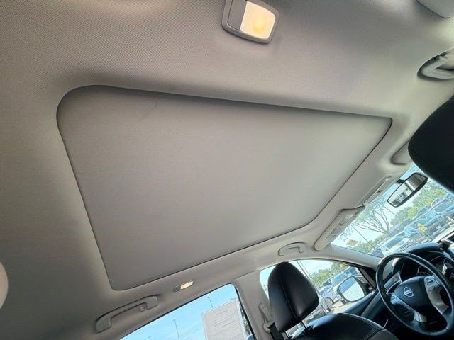Used 2018 Magnetic Black Metallic Nissan Platinum image 18