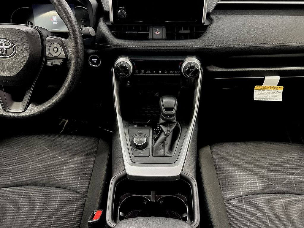 Used 2025  Toyota XLE image 18