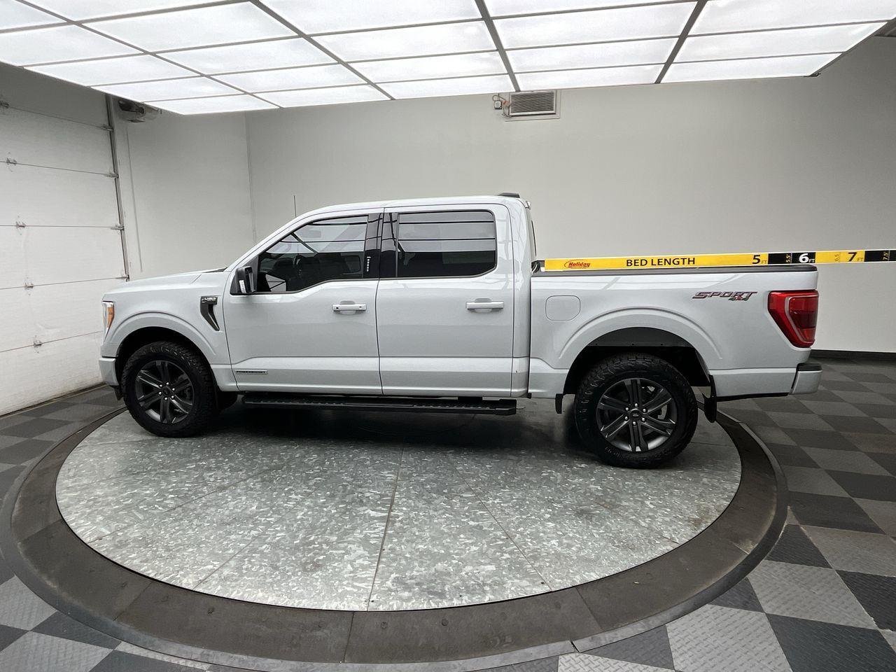 Used 2023 Avalanche Gray Ford XLT image 7