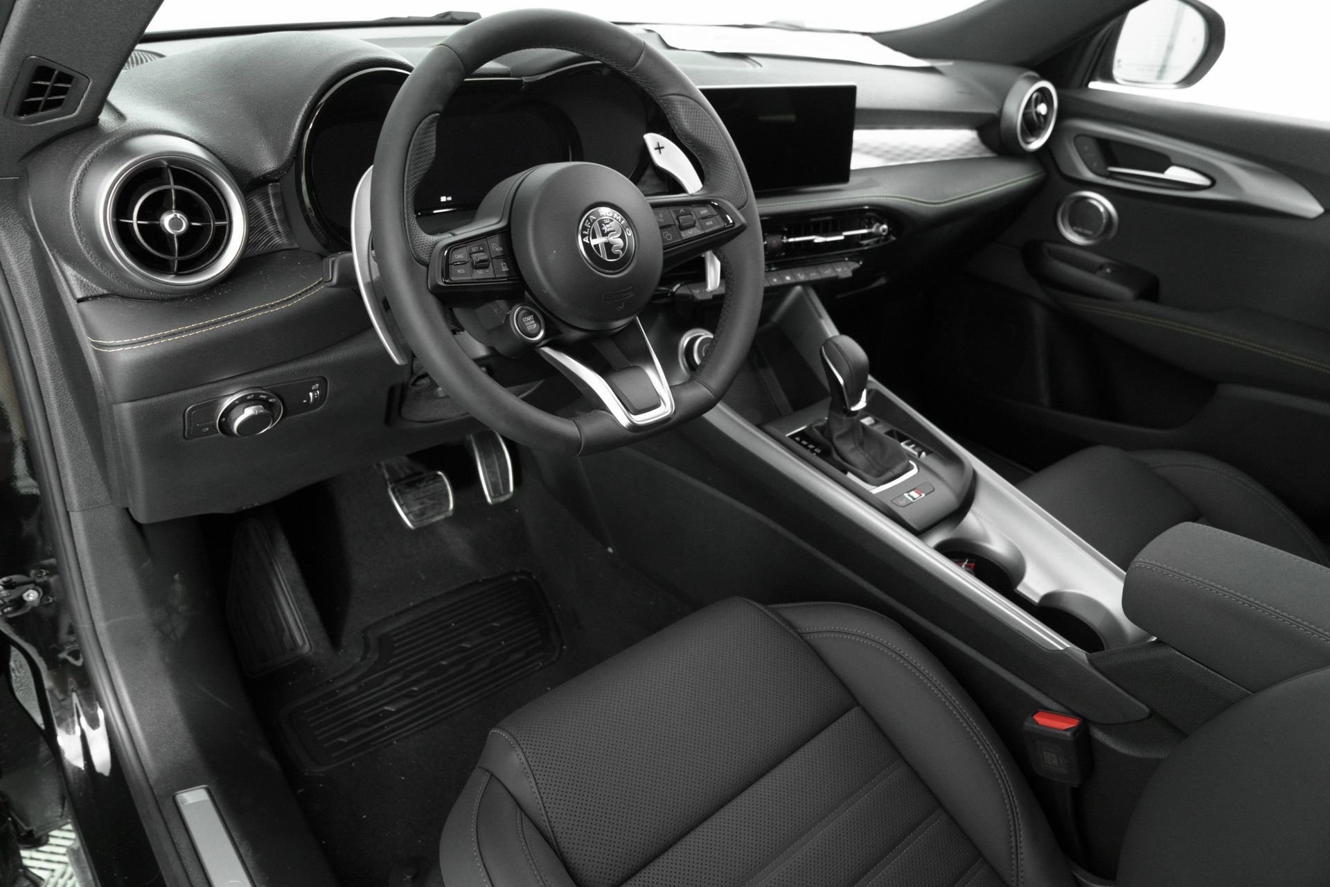 New 2025 Alfa Black Exterior Paint Alfa Romeo Base image 16