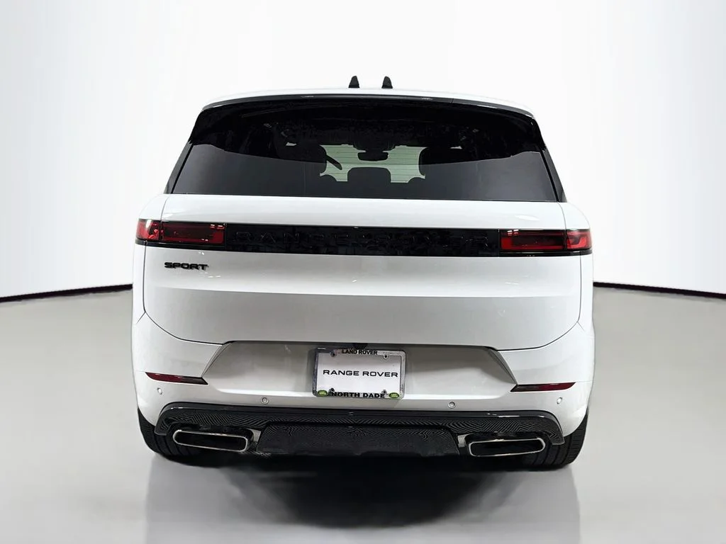 New 2026 Fuji White Land Rover Dynamic SE image 6