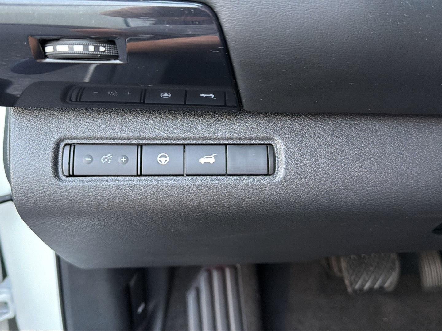 2025 Nissan Pathfinder SV - Photo 20