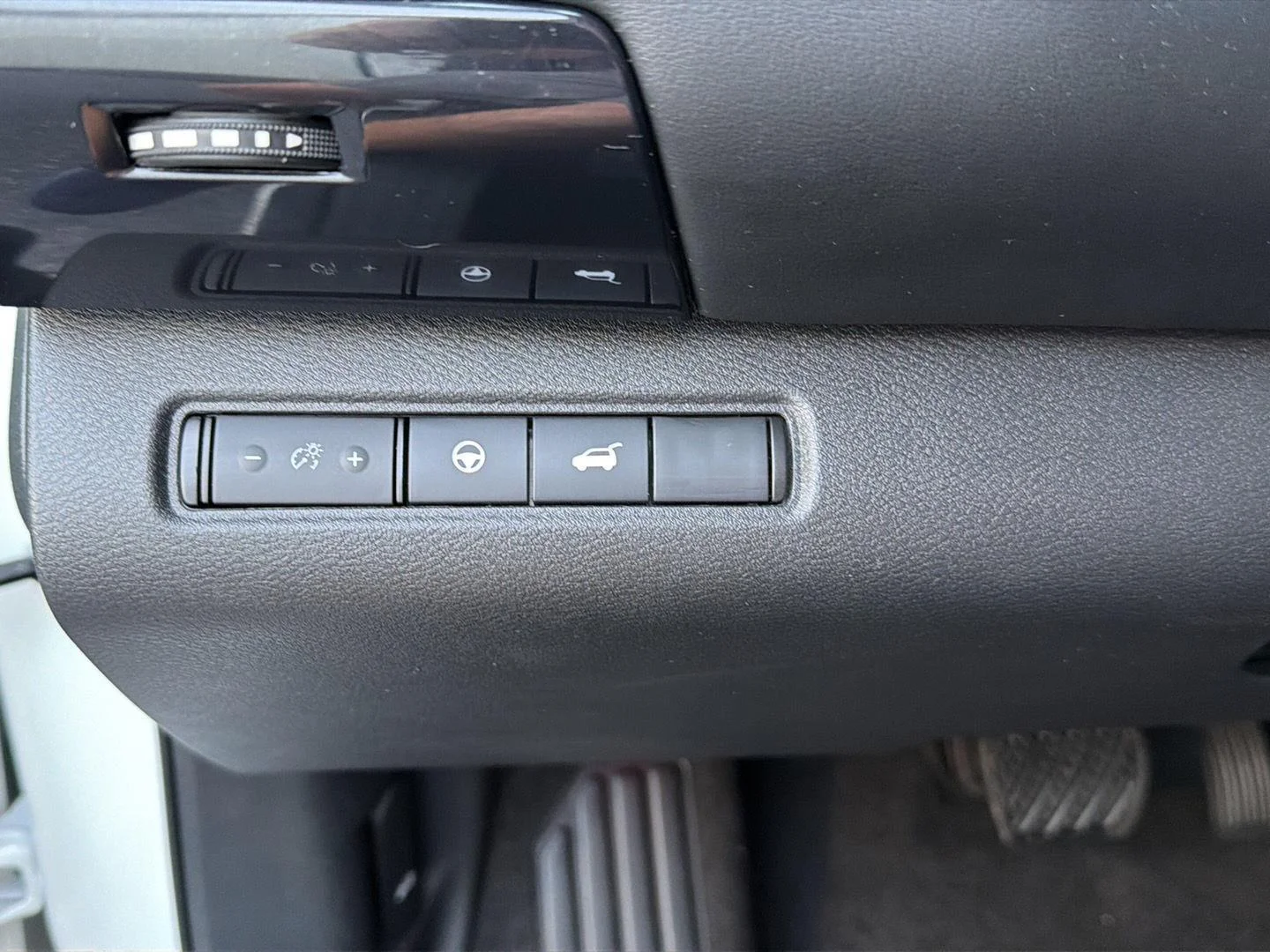 2025 Nissan Pathfinder SV - Photo 20