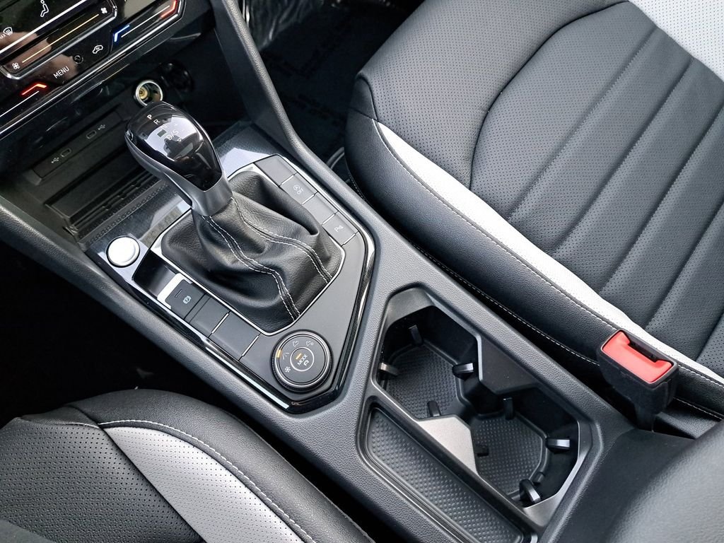 2025 Volkswagen Taos SEL - Photo 27