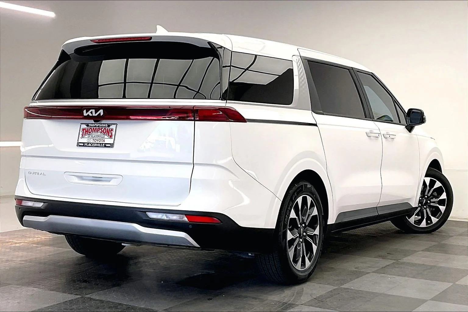 Used 2024 Snow White Pearl Kia EX image 13